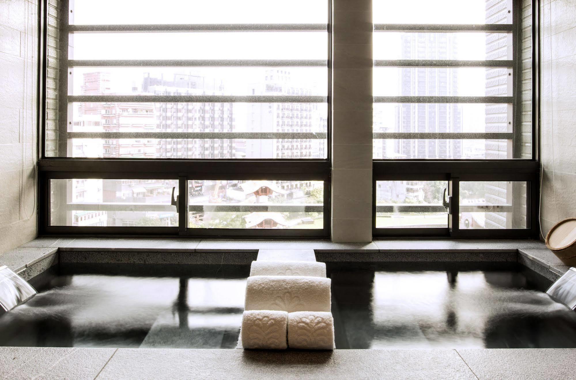 Hotel Royal Beitou Taipei Bagian luar foto